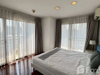 For sale 3 bedrooms apartment in Watthana, Bangkok