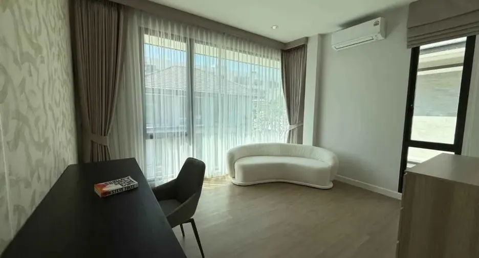 Haus zur Miete mit 4 Zimmer in Bang Phli, Samut Prakan