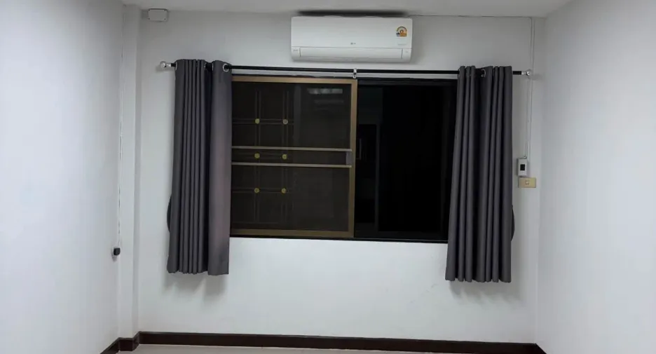 Reihenhaus zur Miete mit 4 Zimmer in Phra Khanong, Bangkok