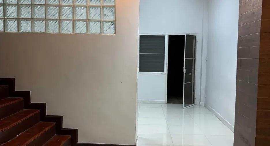 Reihenhaus zur Miete mit 4 Zimmer in Phra Khanong, Bangkok