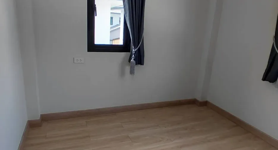 For sale and for rent 4 bedrooms house in Si Racha, Chonburi