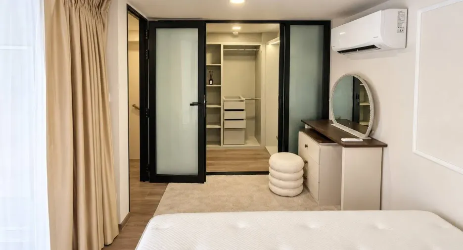 À louer 2 chambres condo à Huai Khwang, Bangkok