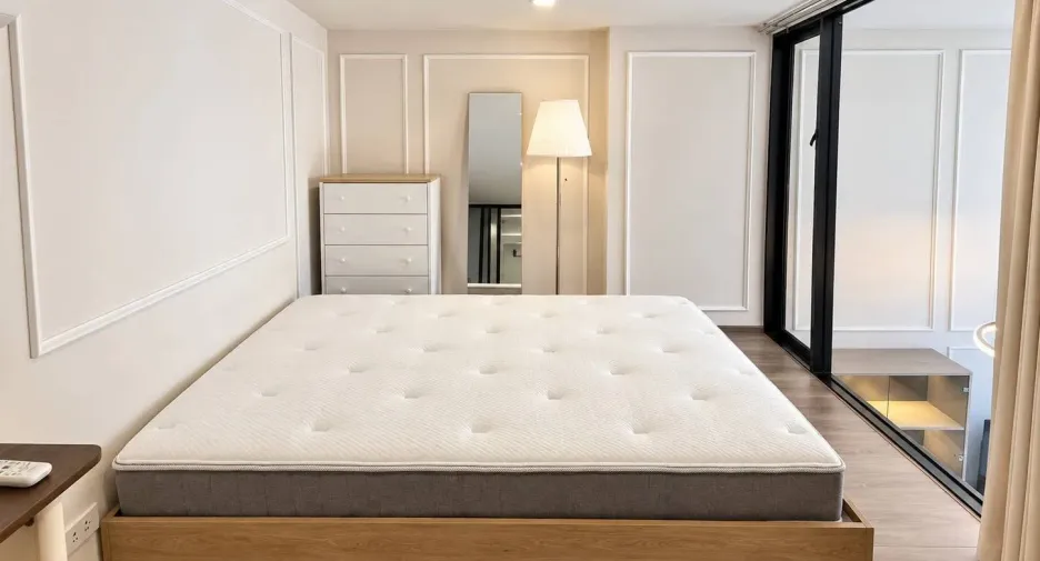 À louer 2 chambres condo à Huai Khwang, Bangkok
