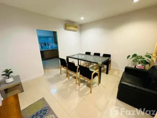 For rent 4 bedrooms townhouse in Watthana, Bangkok