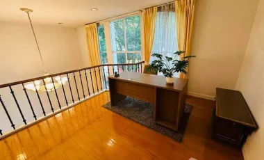 For rent 4 bedrooms townhouse in Watthana, Bangkok