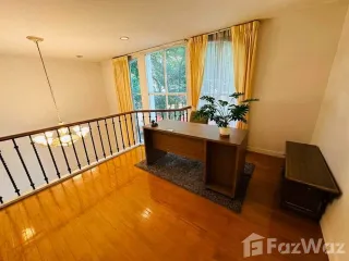 For rent 4 bedrooms townhouse in Watthana, Bangkok