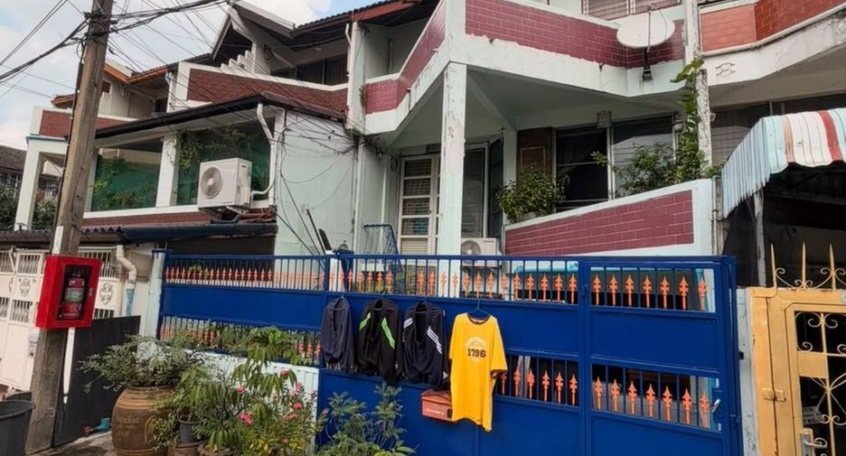 For sale 5 ベッドルーム villa in Sathon, Bangkok