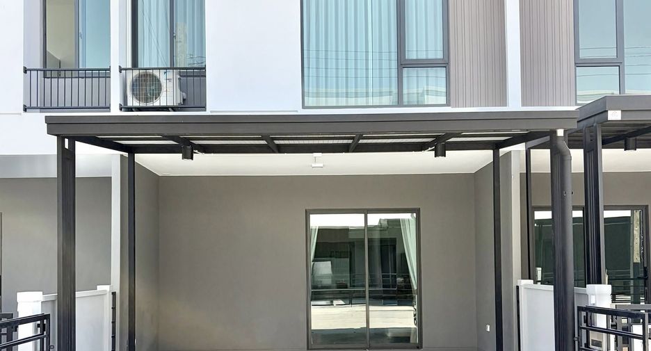 For rent 3 bedrooms townhouse in Bang Phli, Samut Prakan