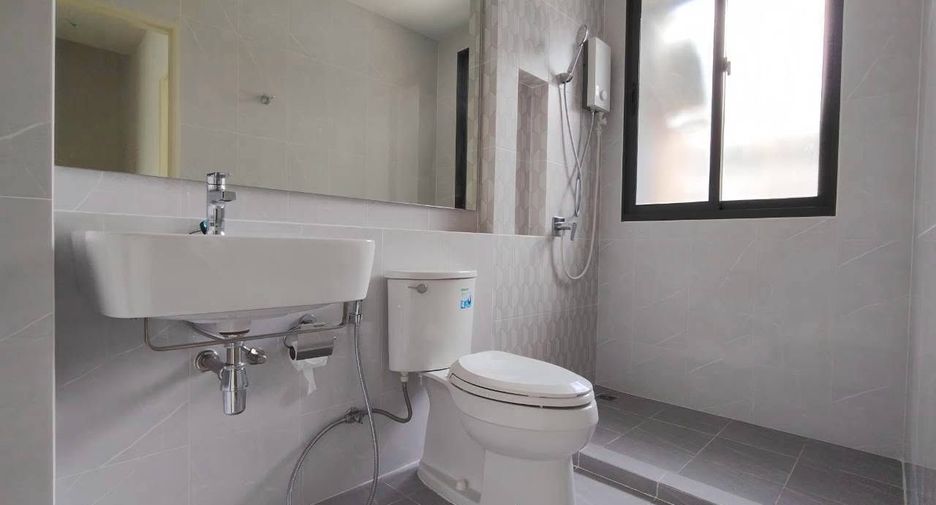 For rent 3 bedrooms townhouse in Prawet, Bangkok