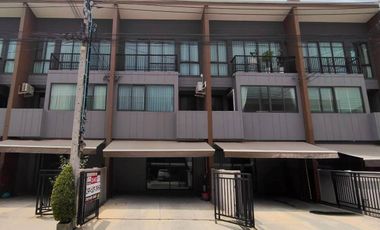 For rent 3 bedrooms townhouse in Prawet, Bangkok