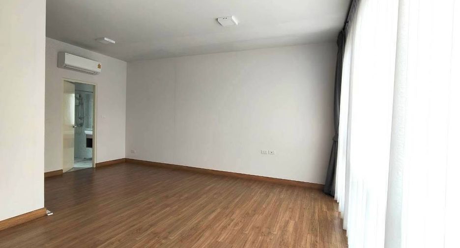 For rent 3 bedrooms townhouse in Prawet, Bangkok