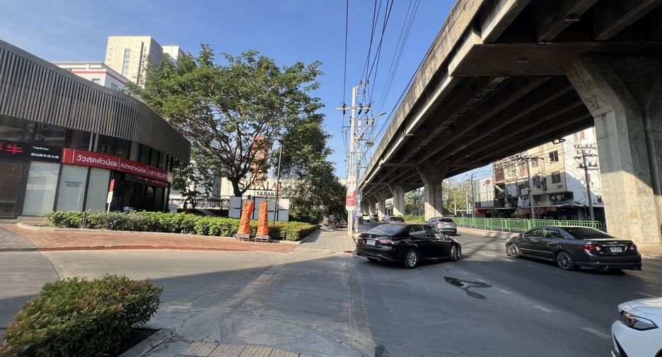 For sale retail Space in Bang Kapi, Bangkok