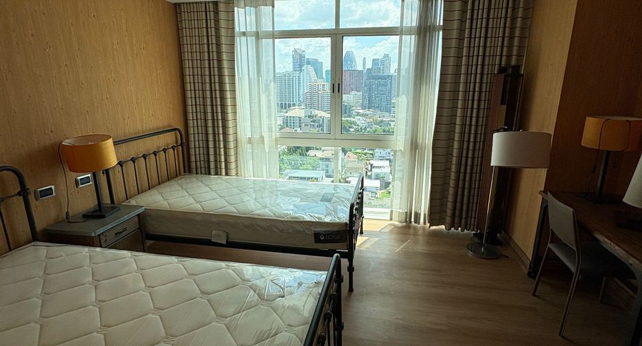 For rent 2 bedrooms condo in Phaya Thai, Bangkok