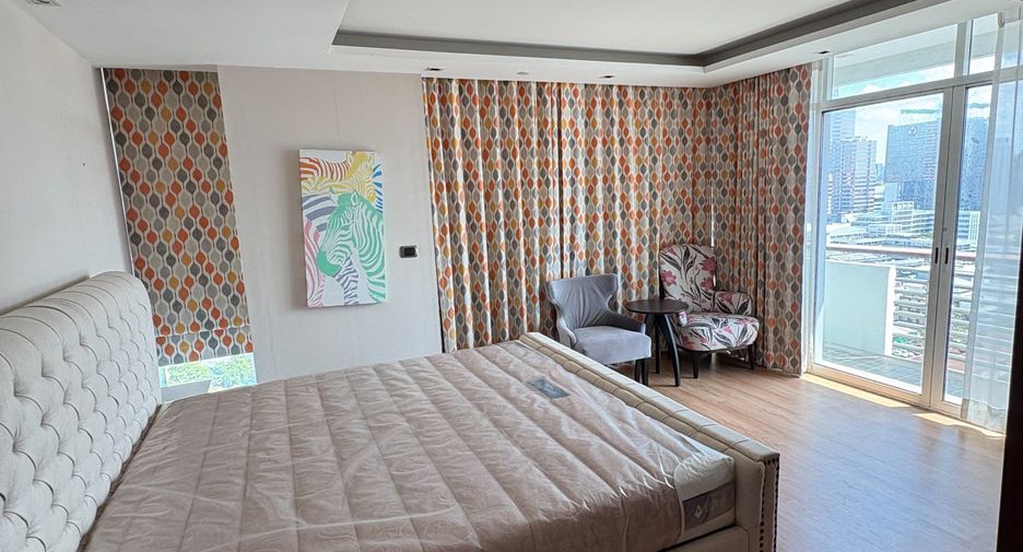 For rent 2 bedrooms condo in Phaya Thai, Bangkok