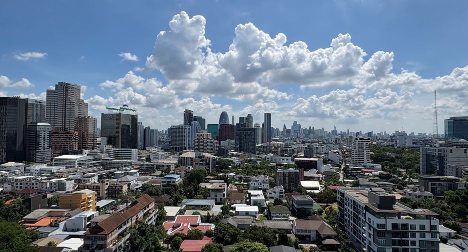 For rent 2 bedrooms condo in Phaya Thai, Bangkok