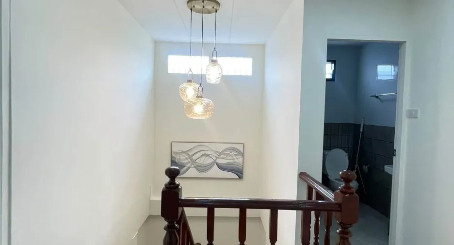 For rent 5 bedrooms house in Huai Khwang, Bangkok