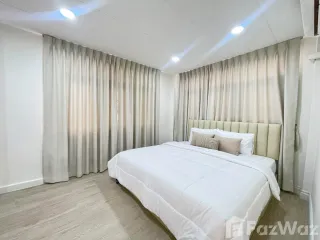 For rent 5 bedrooms house in Huai Khwang, Bangkok