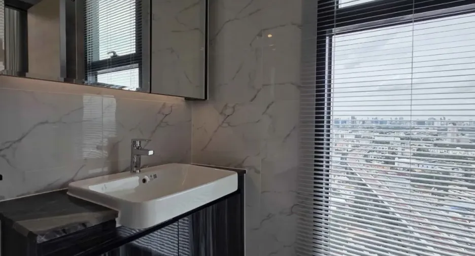 For rent 2 bedrooms condo in Yan Nawa, Bangkok