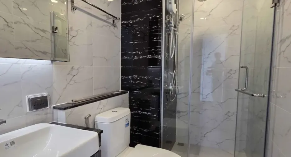 For rent 2 bedrooms condo in Yan Nawa, Bangkok