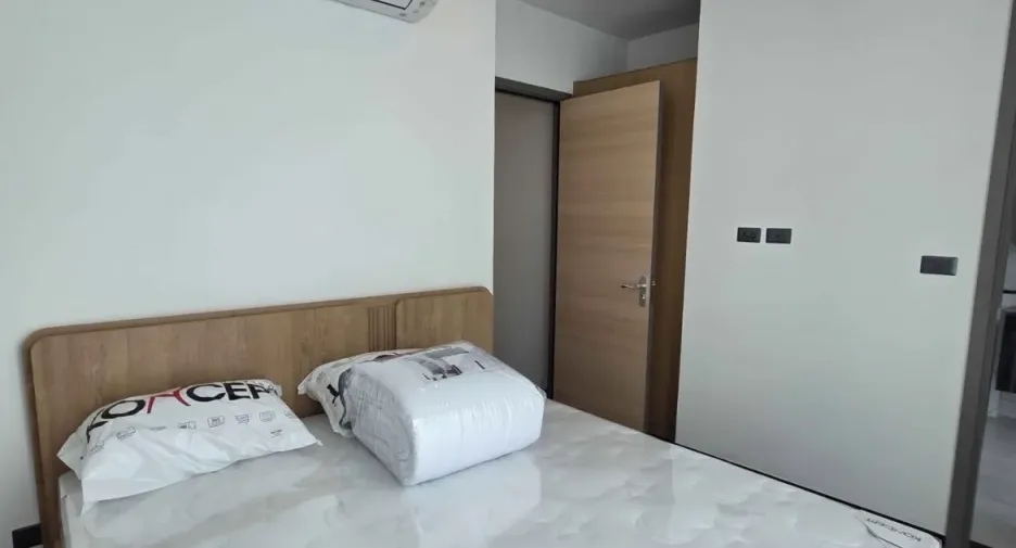 For rent 2 bedrooms condo in Yan Nawa, Bangkok