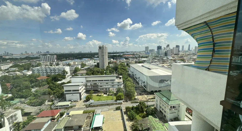 For rent 3 ベッドルーム condo in Yan Nawa, Bangkok