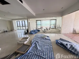 Condo en alquiler de 3 habitaciones en Yan Nawa, Bangkok