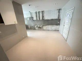 Condo en alquiler de 3 habitaciones en Yan Nawa, Bangkok