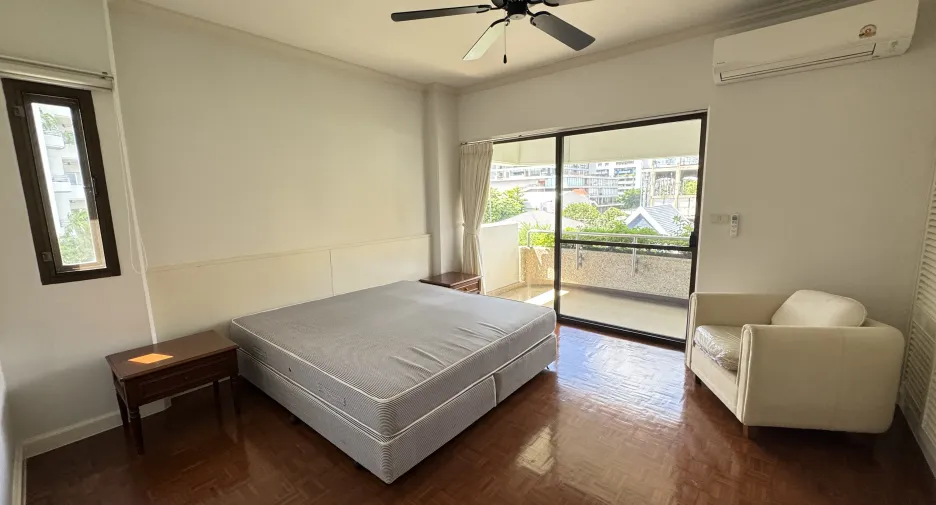 For rent 3 bedrooms apartment in Sathon, Bangkok