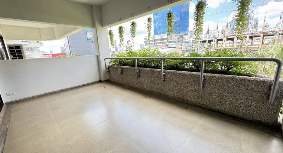 For rent 3 bedrooms apartment in Sathon, Bangkok