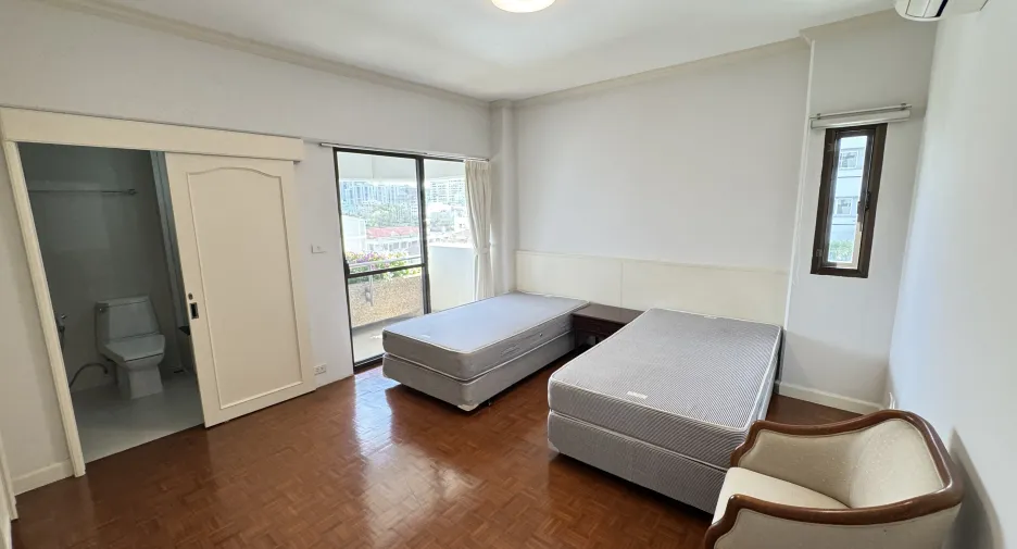 For rent 3 bedrooms apartment in Sathon, Bangkok