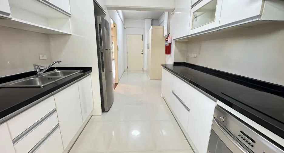 For rent 3 bedrooms apartment in Sathon, Bangkok