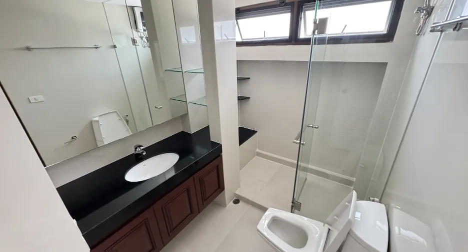 For rent 3 bedrooms apartment in Sathon, Bangkok