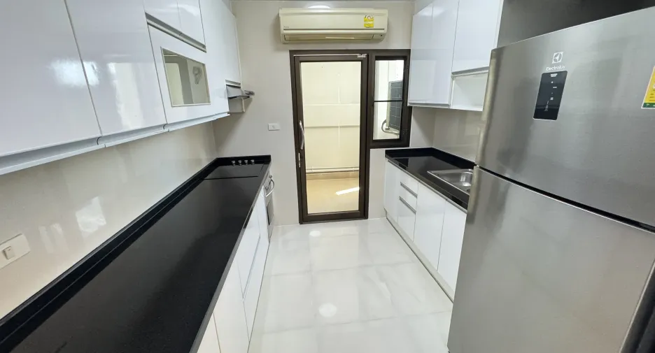 For rent 3 bedrooms apartment in Sathon, Bangkok