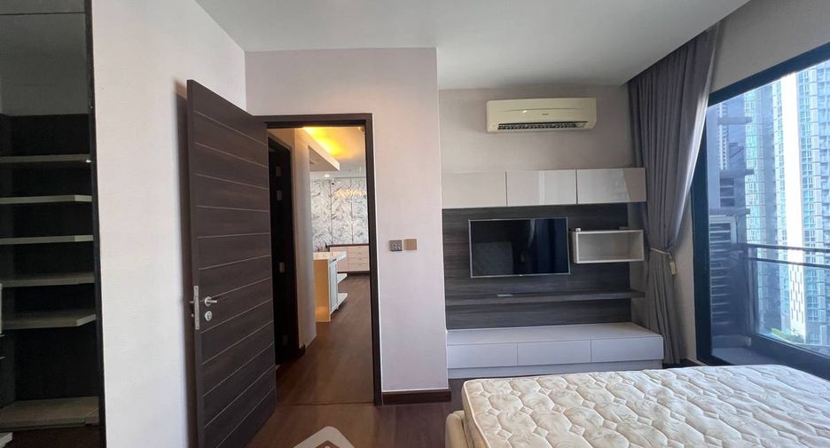 For sale 2 bedrooms condo in Huai Khwang, Bangkok