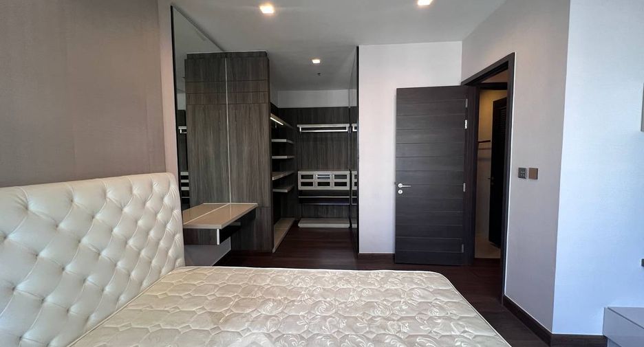 For sale 2 bedrooms condo in Huai Khwang, Bangkok