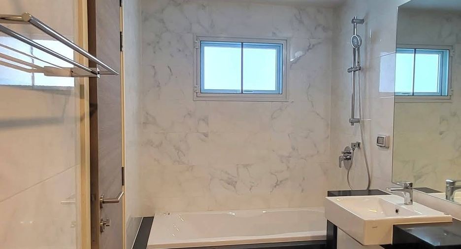 For rent 2 ベッドルーム condo in Yan Nawa, Bangkok