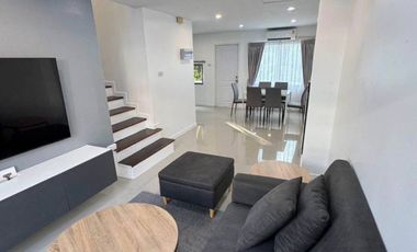 À louer 3 chambres appartement à Bang Lamung, Chonburi