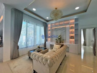 Casa en venta de 5 habitaciones en Bang Lamung, Chonburi