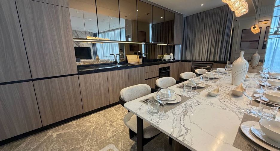 Condo en alquiler de 3 habitaciones en Watthana, Bangkok