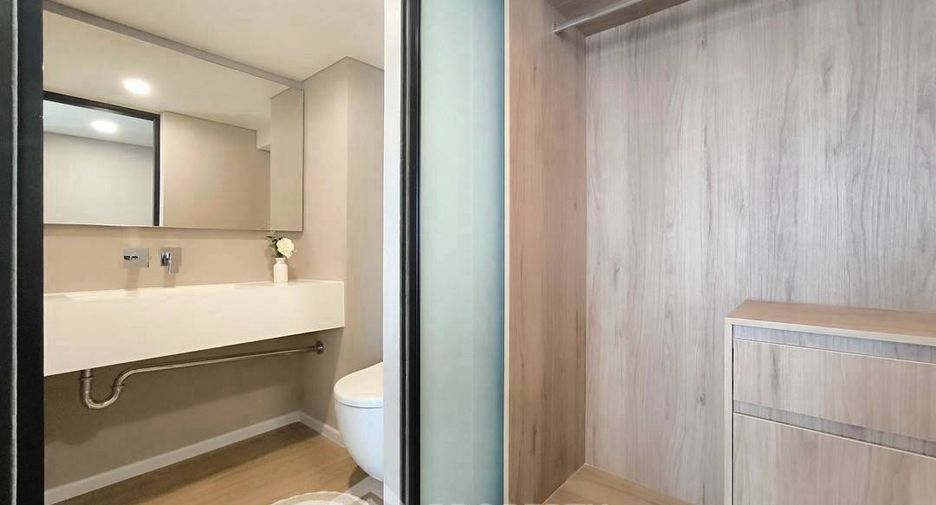 Condo en alquiler de 2 habitaciones en Huai Khwang, Bangkok