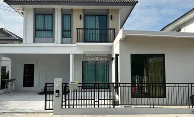 Casa en alquiler de 4 habitaciones en Bang Sao Thong, Samut Prakan