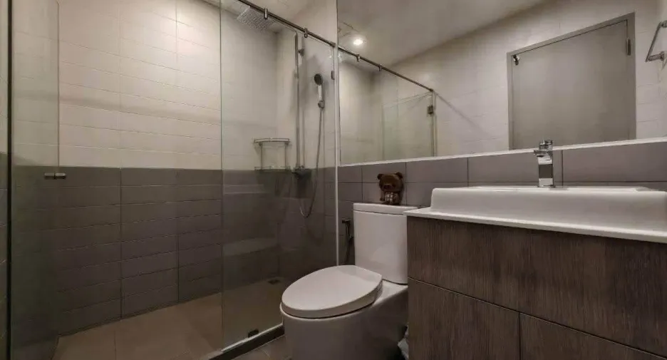 À louer 2 chambres condo à Huai Khwang, Bangkok