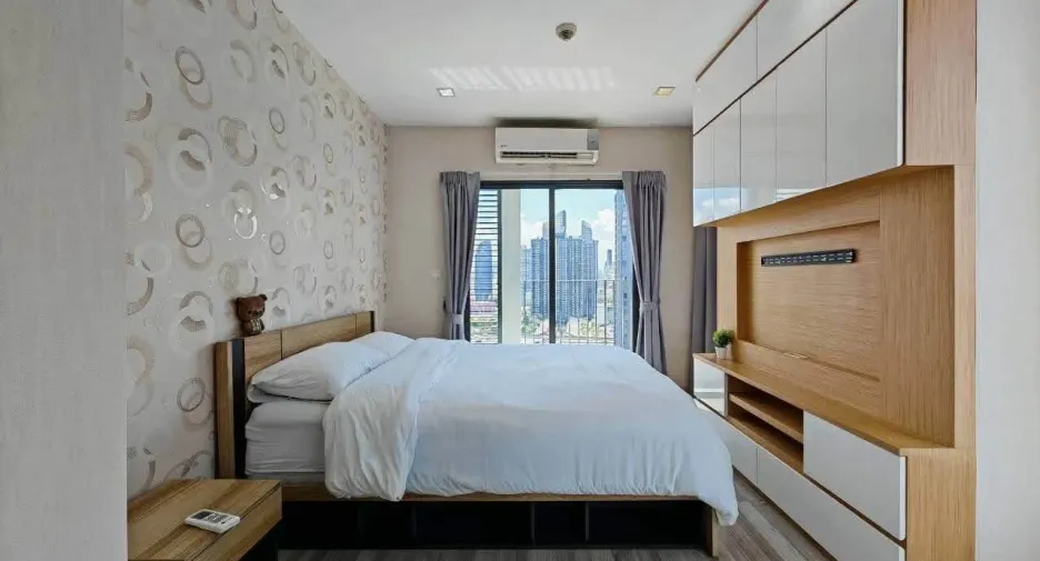 À louer 2 chambres condo à Huai Khwang, Bangkok