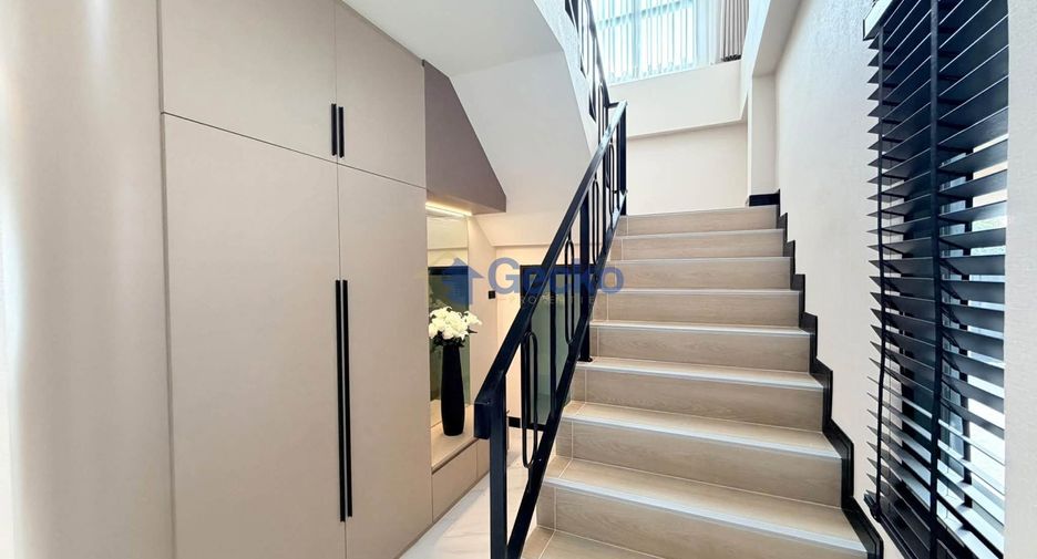 For sale 4 bedrooms house in Bang Lamung, Chonburi