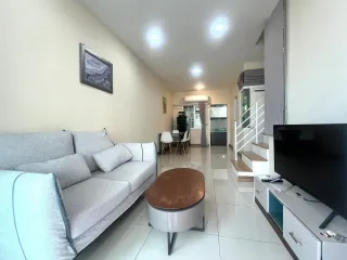 À louer 3 chambres maison de ville à Bang Lamung, Chonburi
