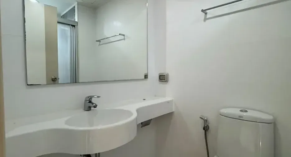 À louer 2 chambres condo 