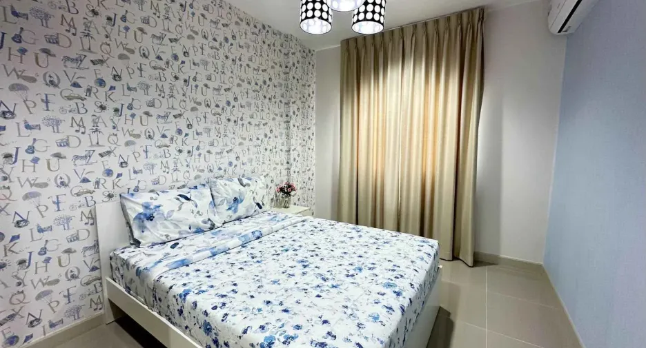 À louer 3 chambres maison de ville à Bang Lamung, Chonburi