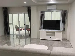 À louer 3 chambres maison à Bang Lamung, Chonburi