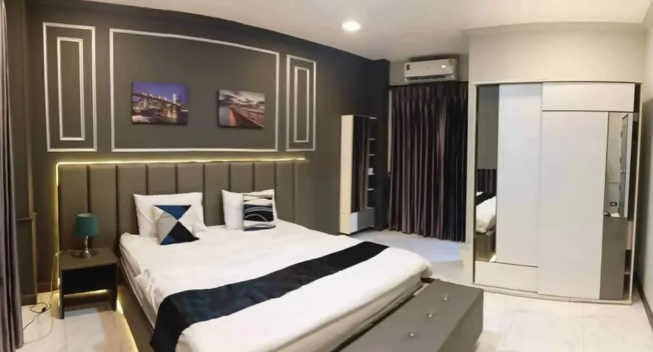Casa en alquiler de 5 habitaciones en Bang Lamung, Chonburi