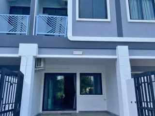 Casa adosada en venta de 2 habitaciones en Bang Lamung, Chonburi